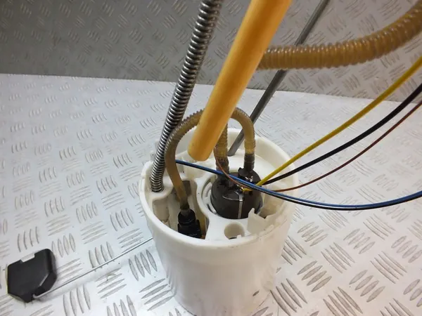 Bomba de Combustível VW Amarok I 2.0 BiTDI 2H0919050B image 2