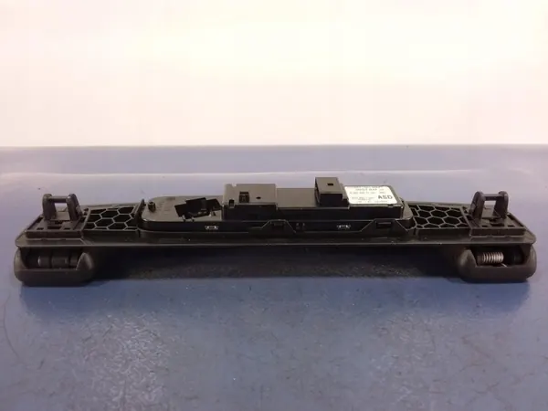 Mercedes S W222 bak vänster takhandtag OEM A0998150200 image 3