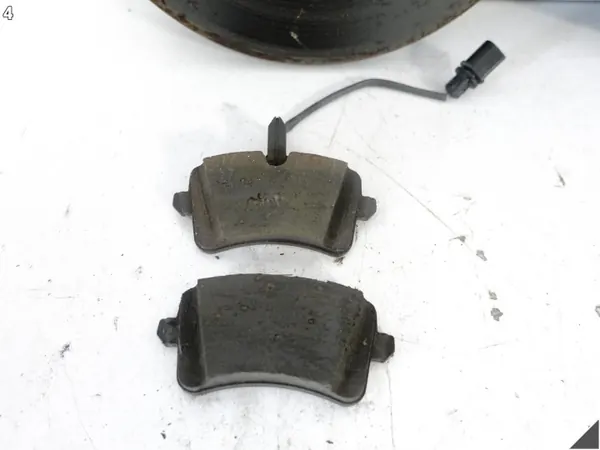 Remschijven & Blokken Set Achter OEM 4H0615601K image 5