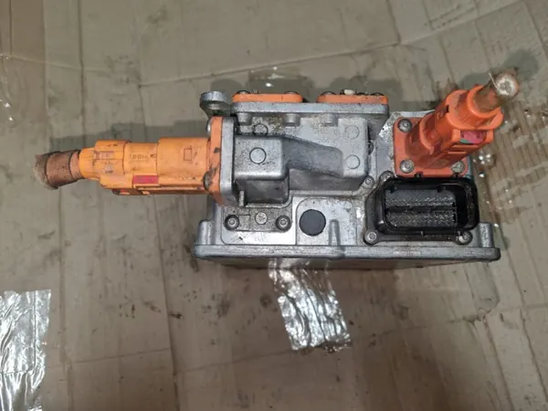 Audi Q3 akkulaturimoduuli OEM 5QE915682EA image 3