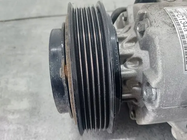 Compresseur de Climatisation KIA Carens III 2.0 16V OEM 97701-1D200 image 3