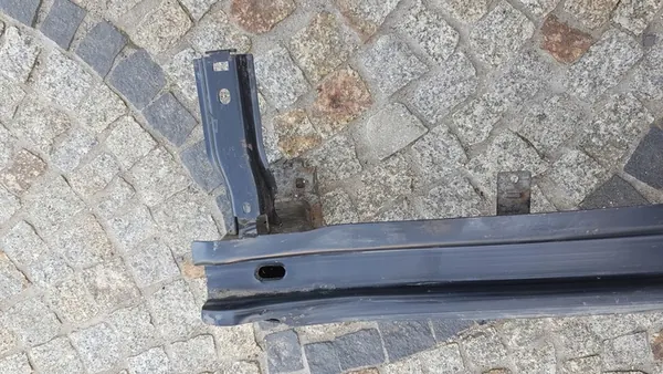 VW UP 1S Puskuri Vahvistus Etu OEM 1S0807109D image 4