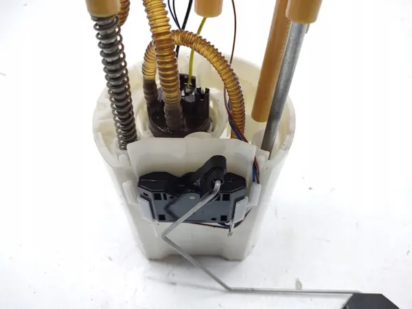 Bomba de Combustível VW Passat B7 CC 2.0TDI OEM 3AA919050H image 2