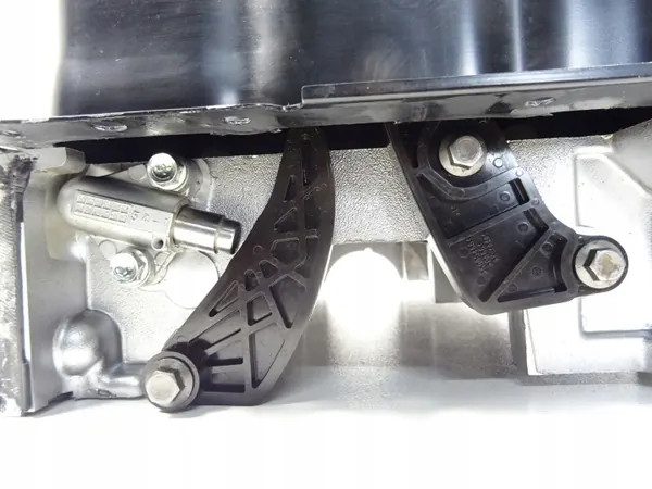 Cárter de aceite Mitsubishi OE OEM 87b79a-988f24 Usado image 8