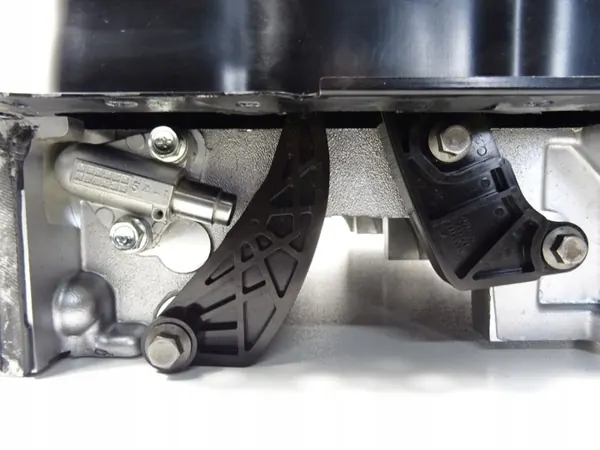 Cárter de aceite Mitsubishi OE OEM 87b79a-988f24 Usado image 9