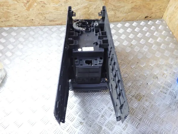 Accoudoir Volvo XC70 II OEM 39842517 - Occasion image 5