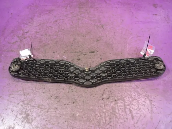Grelha Toyota Yaris I OEM Zawada-386904- Usado image 4