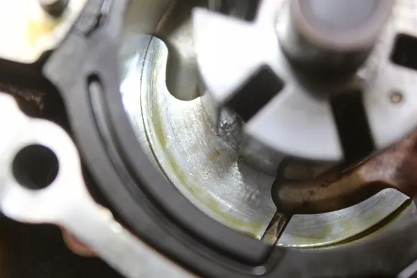 Olje Pump BMW X3 F10 F25 2.0 B N20B20 OEM 7610378 image 10