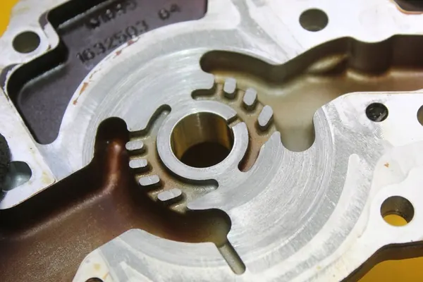 Olje Pump BMW X3 F10 F25 2.0 B N20B20 OEM 7610378 image 7