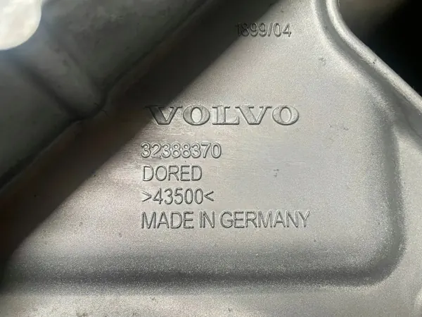 Volvo XC40 Recharge voorbalk OEM 32388370 image 8