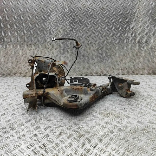 Nissan Qashqai 2015 Mozzo ruota posteriore sinistra image 3