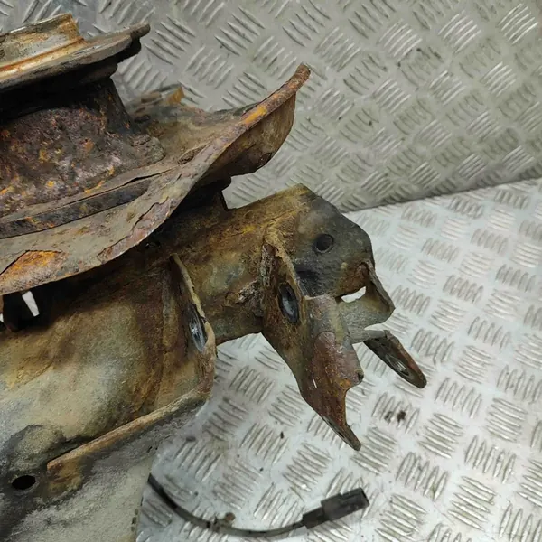 Nissan Qashqai 2015 Mozzo ruota posteriore sinistra image 8