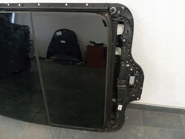 Teto solar Maserati Levante 2020 OEM 06701406820 image 5