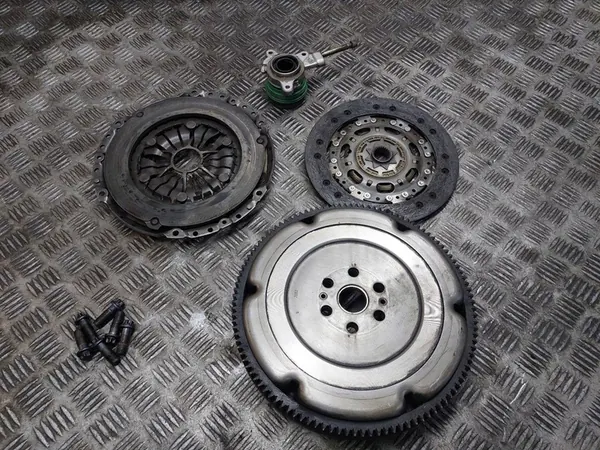 Kaksoismassavolani + Levy + Puristuslevy + Laakeri Ford Mondeo MK3 2.0 16V image 7