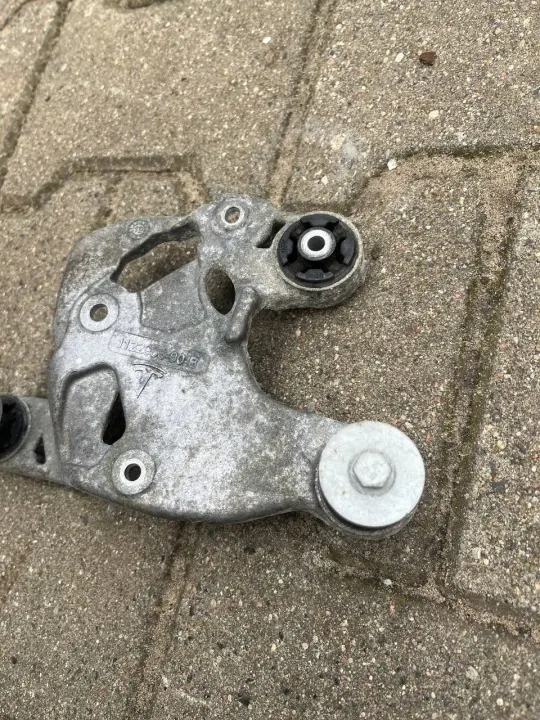 OEM 1122968-00-B Tesla Klimakompressor-Halterung image 3