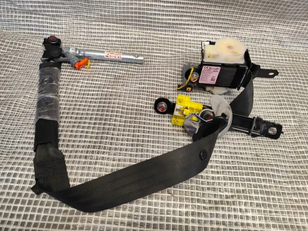 Hyundai IX35 Lift 13-15 Rechter Voor Gordelspanner image 2