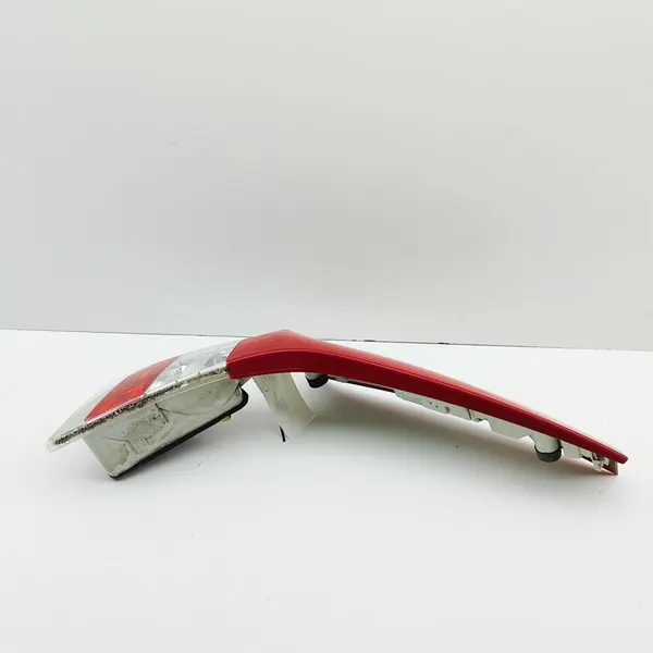 Volvo V70 2010 Luz trasera izquierda de maletero image 2