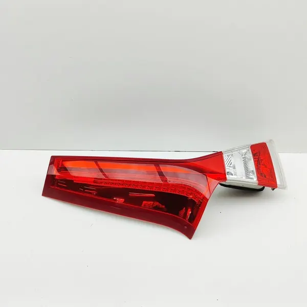 Volvo V70 2010 Luz trasera izquierda de maletero image 3