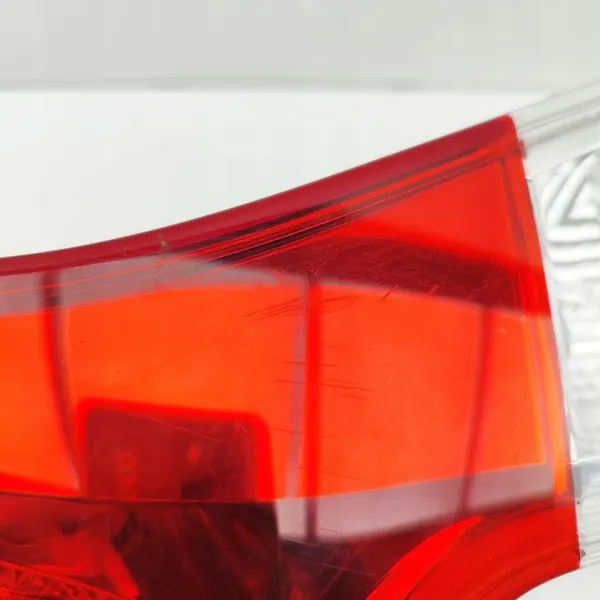 Volvo V70 2010 Luz trasera izquierda de maletero image 6