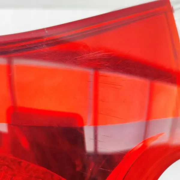 Volvo V70 2010 Luz trasera izquierda de maletero image 7