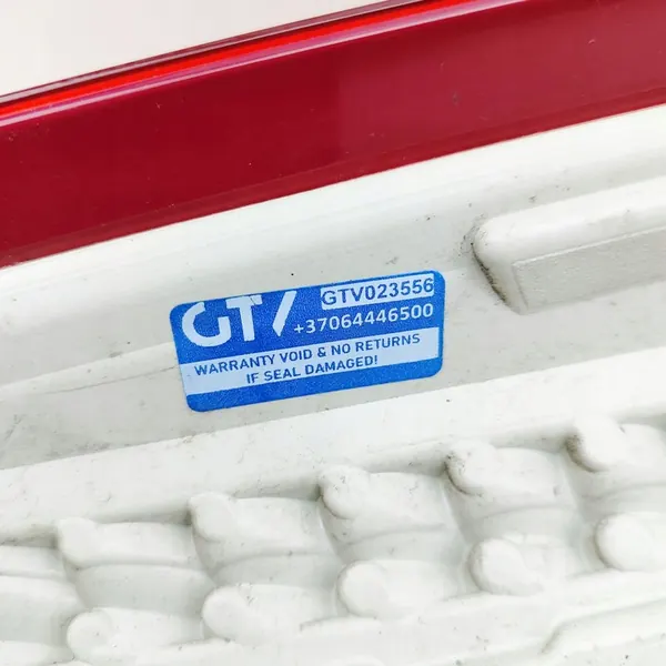 Volvo V70 2010 Luz trasera izquierda de maletero image 8