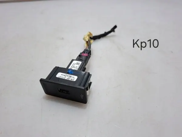USB-pistorasia OEM 5Q0035726J Volkswagen Sharanille image 2
