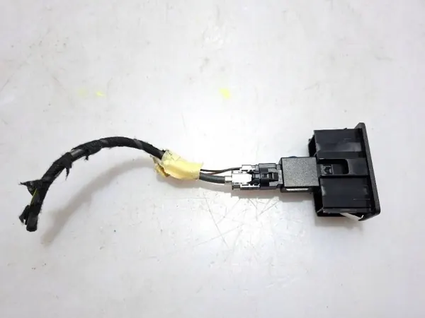 USB-pistorasia OEM 5Q0035726J Volkswagen Sharanille image 8