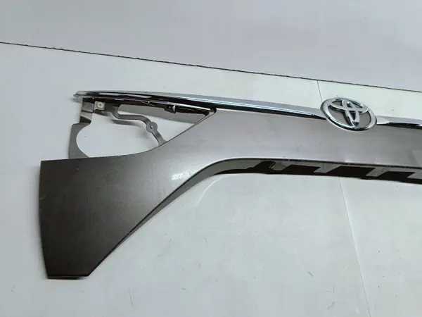 Toyota Avensis T27/T29 Kofferraumblende OEM 76811-05140 image 6