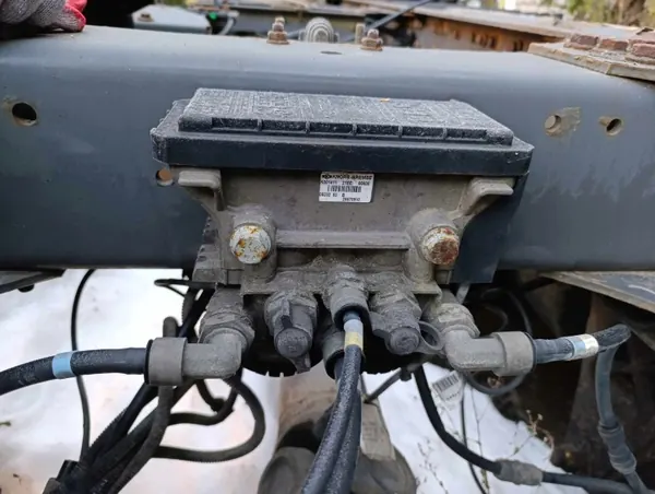 EBS-jarruventtiili OEM 22225566 Renault Gama T:lle image 2