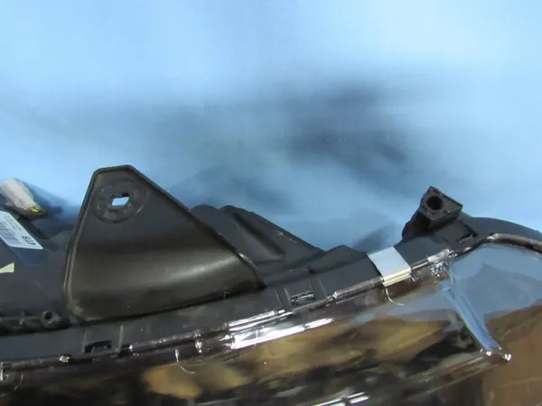 Lente LED derecha Mitsubishi Outlander III image 6