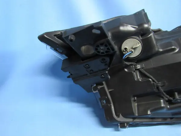 Lente LED derecha Mitsubishi Outlander III image 9