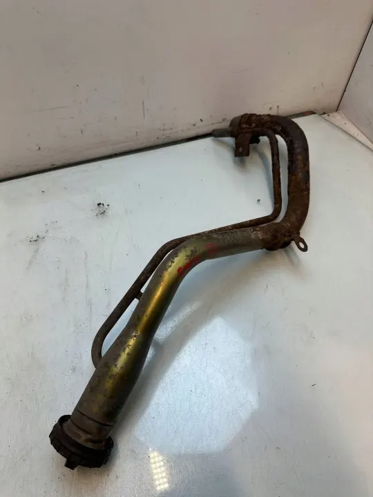 Pescoço de enchimento Honda OEM 6435345 - Usado image 2