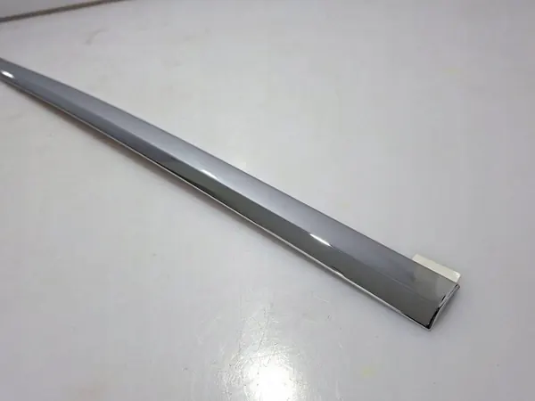 Volkswagen Transporter T6 2017 Moldura Puerta Delantera Izquierda 7E0853053B image 3