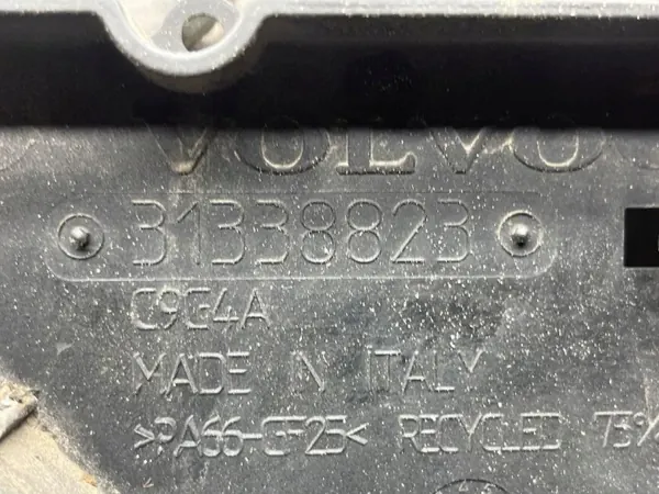 Volvo XC70 2015 Kühlerlüfterabdeckung OEM 31338823 image 3