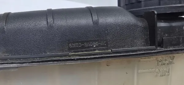 Depósito de expansión Jaguar F-Type 2017 OEM 6W83-8A080-AC image 4