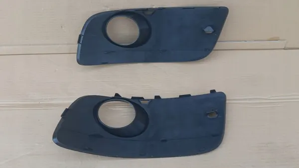 VW GOLF V GTI Griglia Fendinebbia Destro Originale image 2