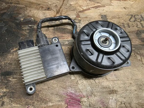 Mazda CX-3 Lüftermotor-Modul OEM 268000-7081 image 4