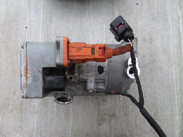 Compressore aria condizionata VW E-GOLF VII image 4