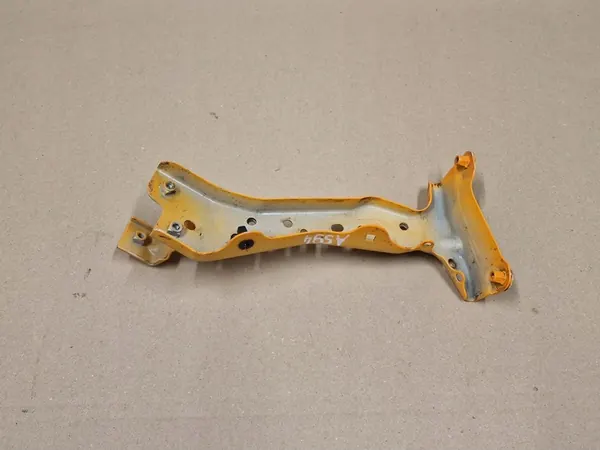 AUDI A3 8V Fäste för vänster framskärm 8V0821135A OEM image 2