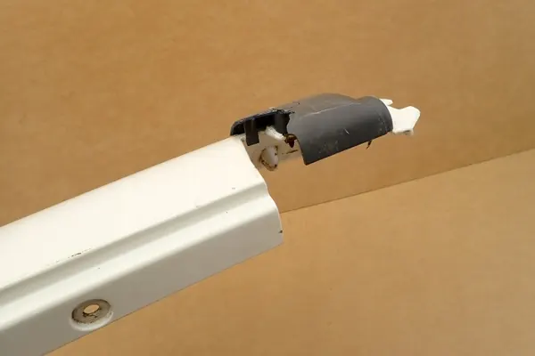 MAN TGL TGM 05 Cobertura Pilar Cabina Direita OEM 81624100062 image 5