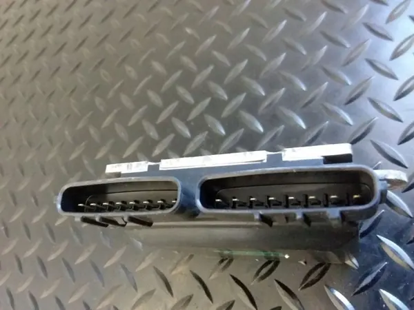 Controlador de inyector Mazda OE RF5C18701A Usado image 3