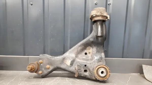 Mercedes-Benz A6393301401 Kontrollarm, Upphängning image 3