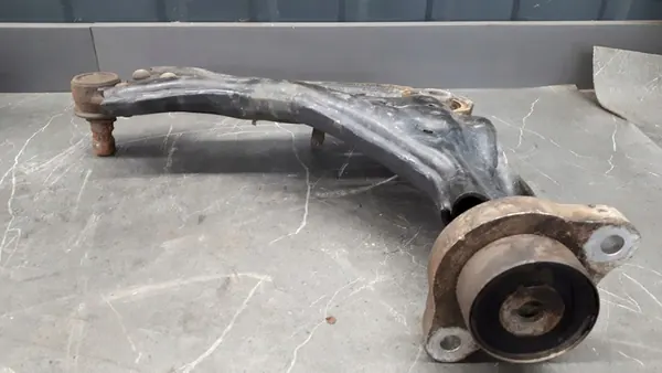 Mercedes-Benz A6393301401 Kontrollarm, Upphängning image 4