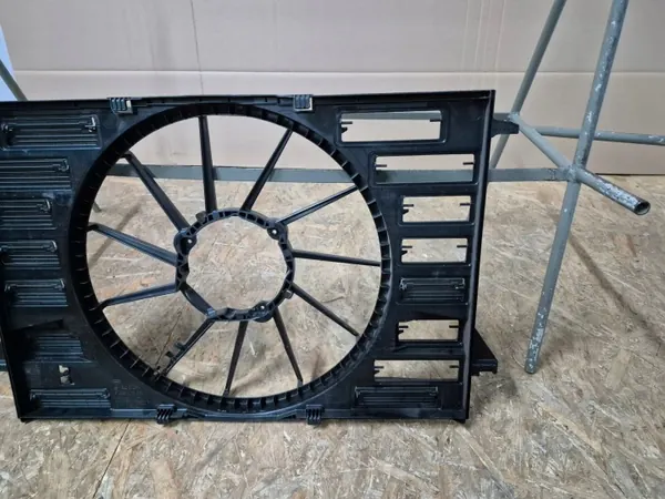 Audi OE 8W0121207.B Radiatorventilator Behuizing image 3