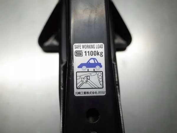 OEM LEXUS IS II 220 250 Autotunkki - Käytetty image 3
