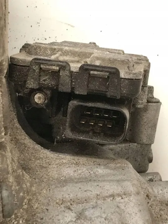 BMW X3 F25 3.0D versnellingsbakreductor OEM 8643151 image 7
