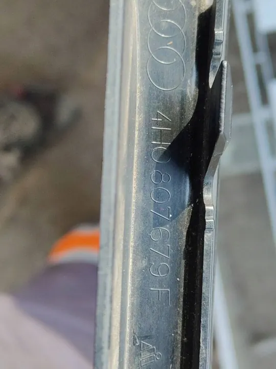 OEM 4H0807679F Cache radar avant gauche Audi A8 S8 D4 image 3