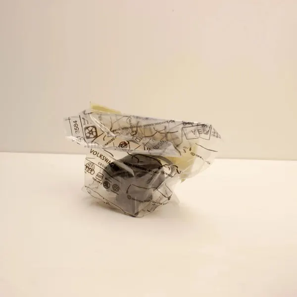 Skoda Kamiq 2022 Bränsletanklock OEM 5Q0201550J image 3