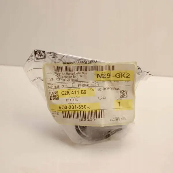 Skoda Kamiq 2022 Bränsletanklock OEM 5Q0201550J image 5