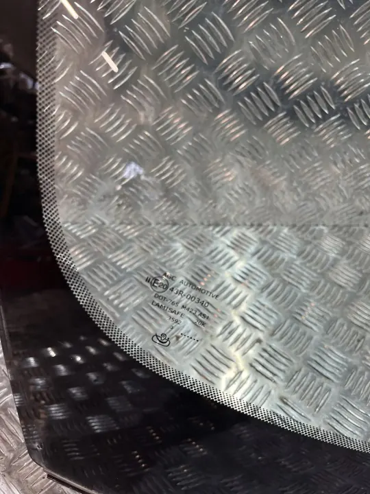 DG23988 OEM voorruit met camerasensor image 3